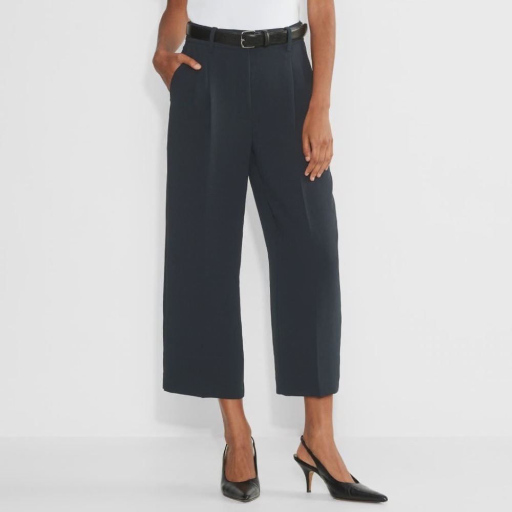 Aritzia Effortless Pants Cropped in Size 2